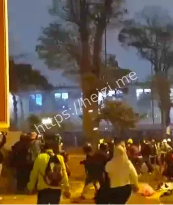 秘鲁年轻人10万