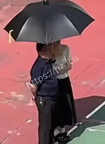 女教师打伞风波